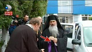 IPS Teodosie, pradat de hoti! I s-a furat o icoana aurita pe care o purta la gat mereu. Reactia Arhiepiscopului la vestea ca talharul a fost prins e uluitoare