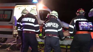 Un TIR si o autoutilitara s-au ciocnit pe E60, in judetul Cluj. Traficul este blocat