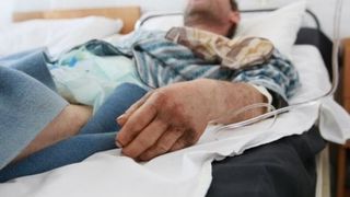 O femeie din Suceava si-a injunghiat iubitul, apoi a dat vina pe altcineva