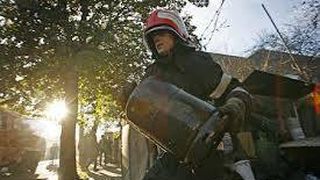 Explozii in serie in judetul Neamt. Un depozit cu peste o mie de butelii, la un pas sa sara in aer