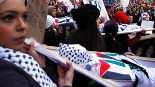 Trei surori romance, sechestrate in Gaza. Tinerele ar fi abuzate de tatal lor si vor sa se intoarca in tara