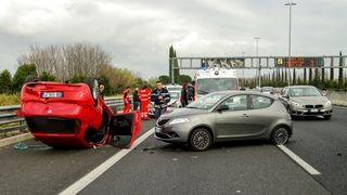 Accident grav pe Autostrada Soarelui. Doua masini s-au ciocnit, iar una dintre ele a luat foc