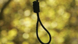 Un copil din localitatea buzoiana Pardosi a fost gasit spanzurat de un plop. Avea doar 14 ani si nimeni nu isi imagineaza de ce ar fi facut asta