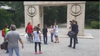 Excursie esuata pentru 50 de copii din Resita. Au ajuns la Poarta Sarutului, dar au facut imediat cale intoarsa