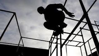 Adolescentul din Iasi care a practicat un sport periculos si a cazut in gol de pe ruinele unei foste fabrici din Iasi a murit la spital