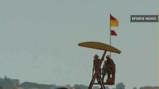 O fetita de 11 ani a murit inecata in mare, la Eforie Nord. Mama i-a dat voie ei si surorii sale sa intre in apa, desi steagul rosu era arborat pe plaja