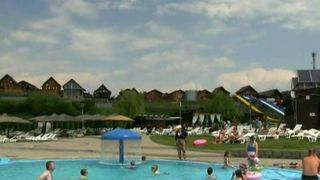 O balta cu namol a devenit cea mai animata statiune din Transilvania! Mii de turisti vin aici pentru namolul de la Figa