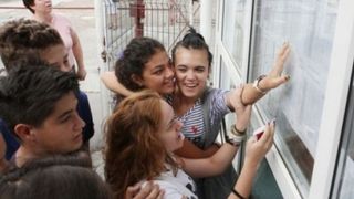 Scrisoarea emotionanta a unei profesoare de limba si literatura romana: ”Imi cer iertare in fata inteligentei elevilor"