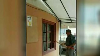 Bar demolat cu toporul de un primar din Bistrita