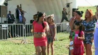 Au vrut manele, dar au primit jazz.Romii din Cluj au avut parte de o surpriza de proportii cand muzicantii au venit la groapa de gunoi