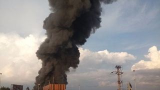 Incendiul de la Balotesti, inca nestins la aproape 40 de ore de la izbucnire