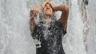 Ne asteapta zile de foc! Temperaturile vor ajunge la 43 de grade. Meteorologii se pregatesc chiar si de emiterea unui cod rosu de canicula