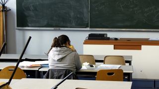 Sustine bacalaureatul singura in clasa! O tanara sufera de o boala rara si are nevoie de conditii speciale