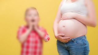 Acuzata ca a ramas insarcinata cu un minor de 11 ani.  Relatia a fost de lunga durata