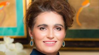 Venit de peste 25.000 de euro! Atat a fost castigul lunar al senatoarei Laura Scantei, care se lauda cu ceasuri si bijuterii de 100.000 de euro