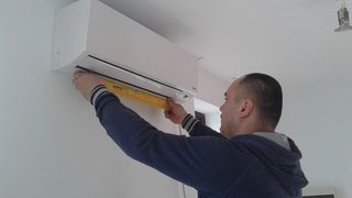 Va ganditi sa va instalati un aparat de aer conditionat? Iata cat va trebui sa asteptati pana va veti putea bucura de el