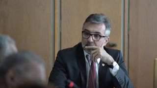 Noul ministru al Culturii le raspunde tuturor criticilor in versuri