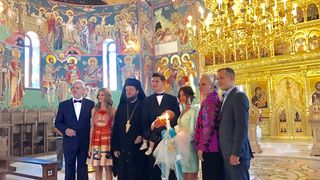 Imagini de la botezul nepotului lui Adrian Nastase! Cine a fost nasul copilului