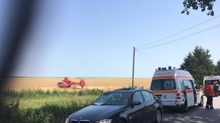 Un tanar din Tulcea de 20 de ani cu un BMW a lovit trei biciclisti englezi. Unul a murit pe loc