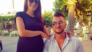 Ce s-a intamplat in timp ce un medic din Brasov a facut cezariana pe sosea, in ploaie, in incercarea de a salva bebelusul nenascut al gravidei Catalina Tanase?