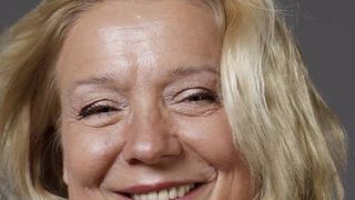 Artista Mihaela Mihai plimbata din spital in spital. Medicii au descoperit cauza afectiuniunii sale dupa 3 luni de examinari, 6 radiografii si un RMN!