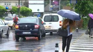 Codul portocaliu de vreme rea a facut prapad in Capitala, dar si in mare parte din tara. Imagini cu natura dezlantuita