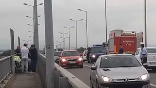 Un barbat s-a spanzurat cu o curea pe o pasarela de la iesirea din Alba Iulia