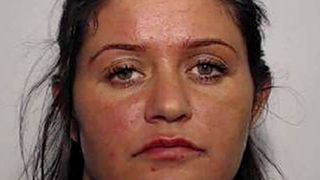 Mama a patru copii, arestata pentru ca a intretinut relatii intime cu un adolescent de 13 ani. Ce au gasit politistii in masina femeii este de-a dreptul dezgustator