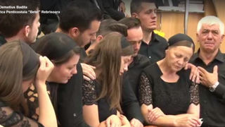 Inmormantare, transmisa live pe Facebook. Tanarul de 19 ani a murit strivit de propria masina, in timpul examenului de Bacalaureat