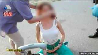 Situatie halucinanta in gara din Constanta! O tanara facea yoga pe strada, asa ca oamenii au chemat salvarea