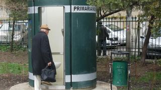 Gabriela Firea vrea sa plateasca aproape 12,5 milioane de euro plus TVA pentru inchirierea de toalete automate si toalete ecologice mobile