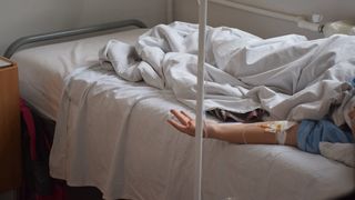 Trei minore din Prahova, la spital dupa ce au inghitit pastile antidepresive. Una dintre fete este in coma