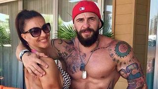 Sportiva medaliata cu aur, reprofilata pe videochat. Au aruncat doua sacose cu jucarii sexuale pe geam