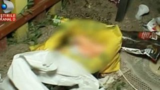 Descoperire - soc la un loc de joaca pentru copii din Targu-Jiu! Au fost gasite doua plase pline cu jucarii sexuale.