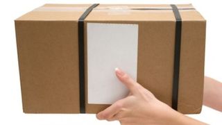 A comandat un iPhone 6, dar a primit in colet doua ciocolate Fagaras