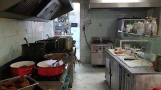 Patru restaurante si doua magazine alimentare din statiuni de pe litoral, amendate de inspectorii ANSVSA