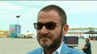 Agentii de paza de la Neversea l-au impiedicat pe directorul OPC Constanta sa intre pe plaja, desi existau nereguli grave la o terasa aflata chiar langa scenele de concert