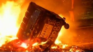 Zeci de romanii sunt prinsi in mijlocul protestelor violente din Hamburg! Imagini infioratoare