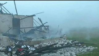 11 copii au ramas pe drumuri, dupa ce tatal lor a incendiat casa in care locuiau! Imagini socante