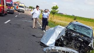 Tragedie pe o sosea din Suceava! Un barbat a murit, iar sotia si fiica lui de 3 ani, in stare grava, dupa ce masina s-a rostogolit de mai multe ori