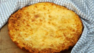 Gospodarii de pe Valea Hartibaciului si-au dezvaluit secretele pentru preparatele ca pe vremea bunicilor. Iata cum pregatiti hencles, legendara prajitura a sasilor