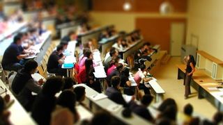 Ministerul Educatiei: Universitatile au obligatia sa isi modifice metodologia pentru acordarea burselor pentru studenti si in perioada vacantei