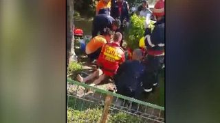 Scene socante in Sectorul 3 din Bucuresti. Un barbat de 50 de ani s-a aruncat de la etajul 5 al unui bloc, chiar sub privirile pompierilor