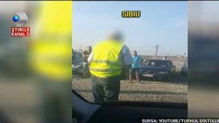 Un angajat din administratia Pietei Sibiu a oferit un spectacol in plina zi. Si-a dat pantalonii jos in vazul tuturor