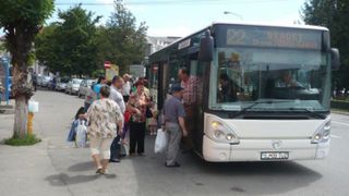 O batrana de 80 de ani a fost grav ranita dupa ce a fost prinsa de usile unui autobuz si acrosata cu roata din spate a vehiculului - Incidentul s-a petrecut la Zalau