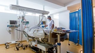 Un ginecolog este acuzat ca a refuzat sa asiste la nastere. Bebelusul s-a nascut cu grave probleme de sanatate