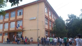 Cinci elevi cu medii de 2 vor studia Matematica-Informatica la un liceu din Teleorman
