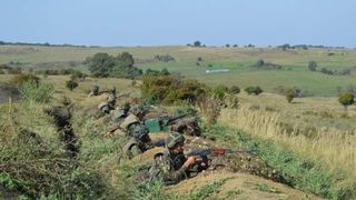 Un proiectil folosit in cadrul exercitiului militar in Cincu a ajuns in gradina unui localnic. Reactia MApN