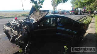 O persoana a murit si alte trei, intre care un copil de doi ani, au fost ranite, in urma unui accident produs pe DN 2, in judetul Bacau
