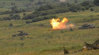 Demonstratie de forta in Transilvania: Tancuri, elicoptere si avioane de atac, artilerie si mii de soldati intr-un exercitiu militar in care un agresor ataca Romania